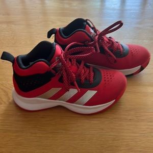 Adidas little boys basketball sneaker - size 13K - red/black/silver